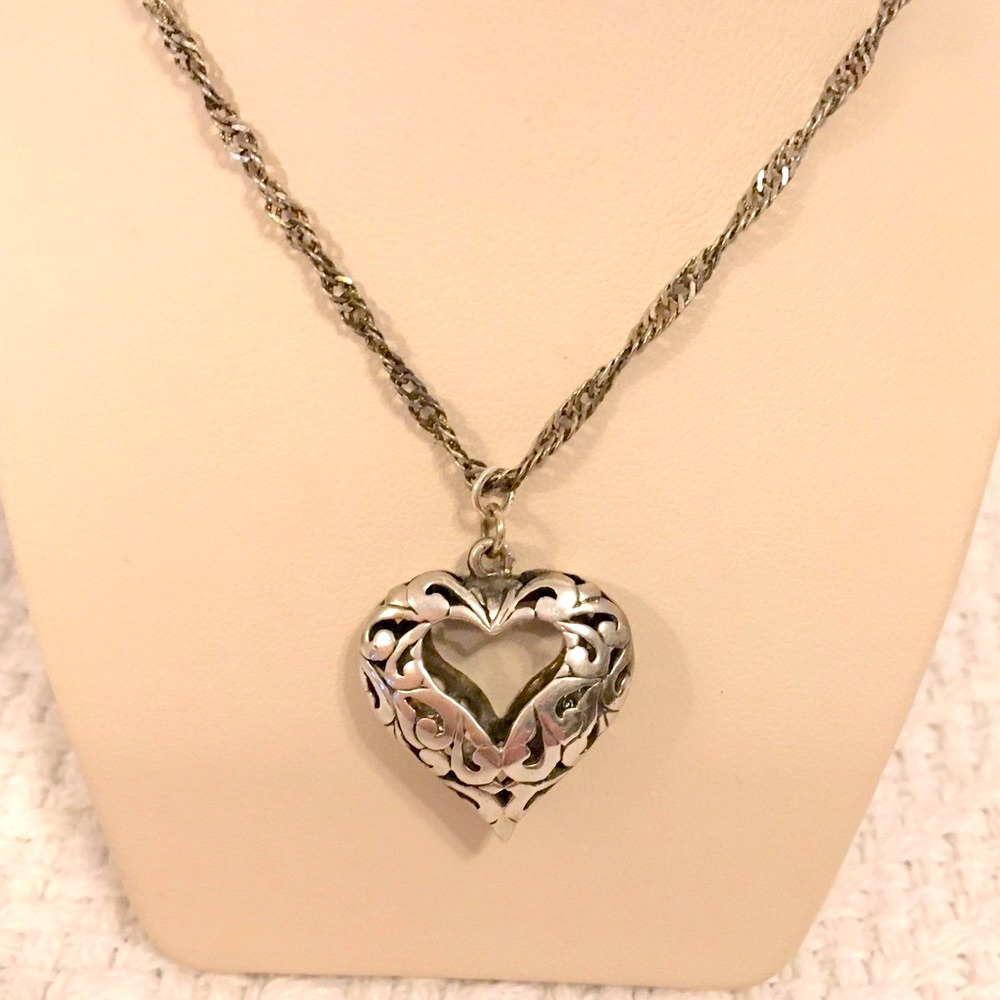Gorgeous🔥 Vintage! Open Heart Design Pendant Twisted Chain Necklace 💃🏻💃🏻